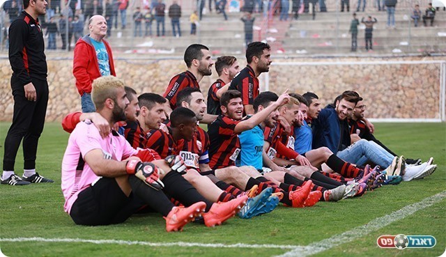 שחקני "רובי שפירא" חוגגים באיכסל (עדי מלול)